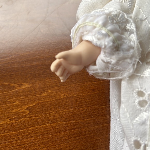 Vintage porcelain painted doll - Picture 8 of 8